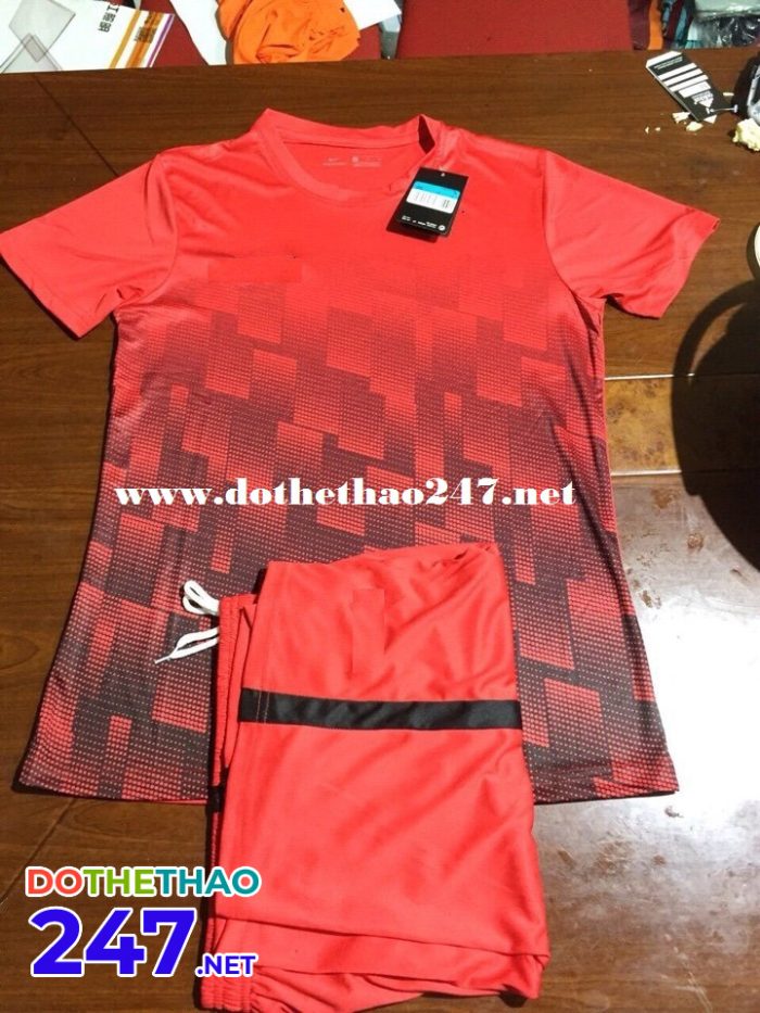 Áo bóng đá không logo caro màu đỏ 2018