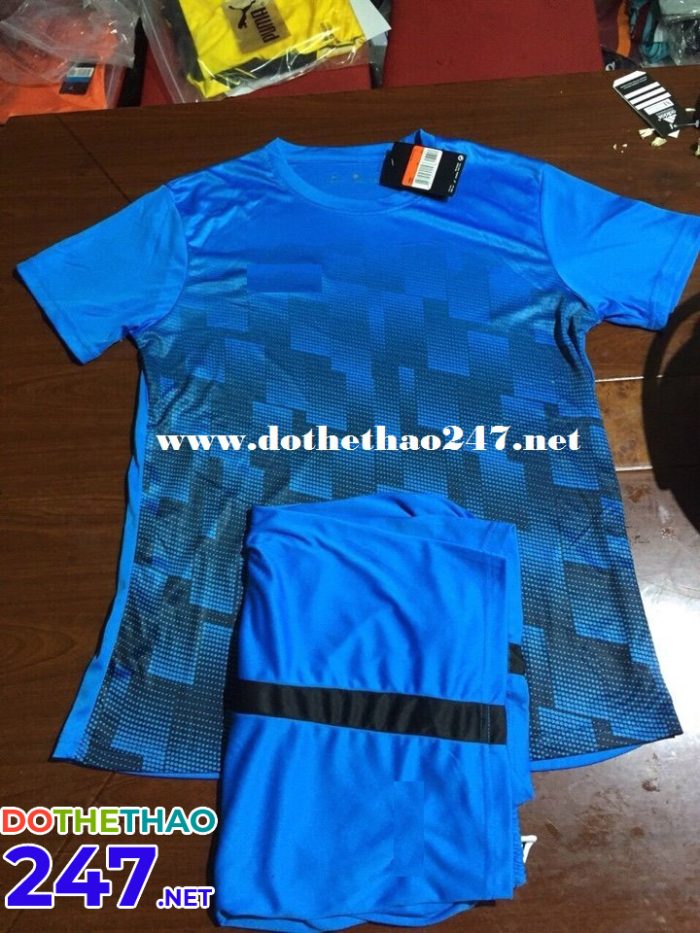 Áo bóng đá không logo caro xanh biển 2018