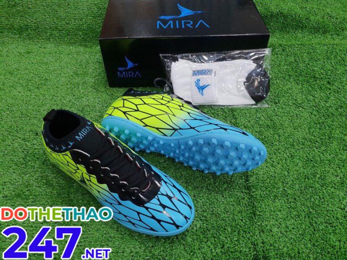 Giày bóng đá Mira màu xanh ngọc pha chuối