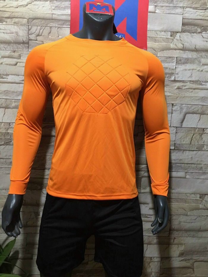 Áo thủ môn màu cam hot nhất mùa giải 2020-2021